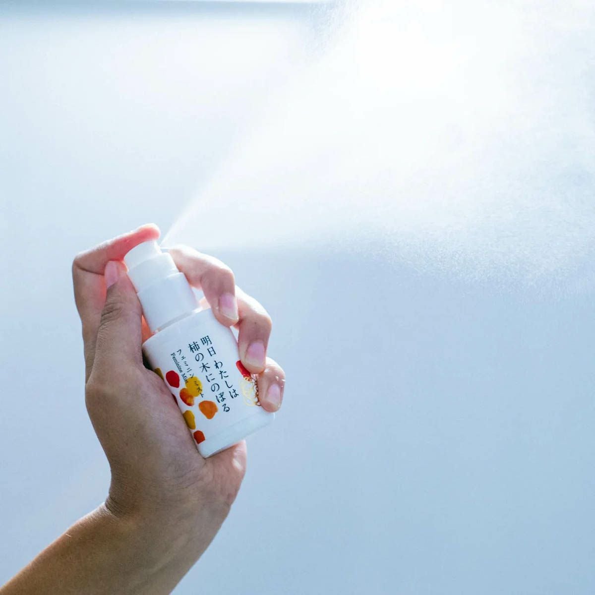 明日 わたしは柿の木にのぼる フェミニンミスト 30ml　スプレーイメージ